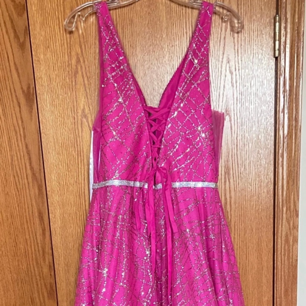 Prom Dress - Size 8 - great condition- worn once. - Picture 4 of 6